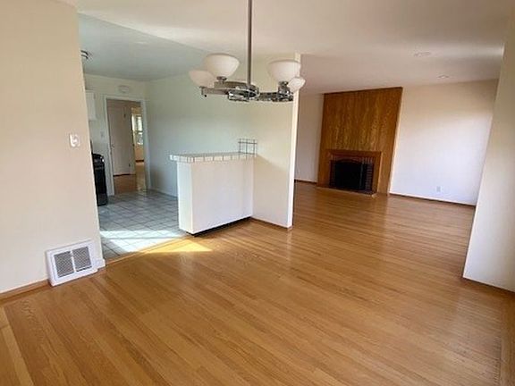 3rd image of 356 Christopher Dr