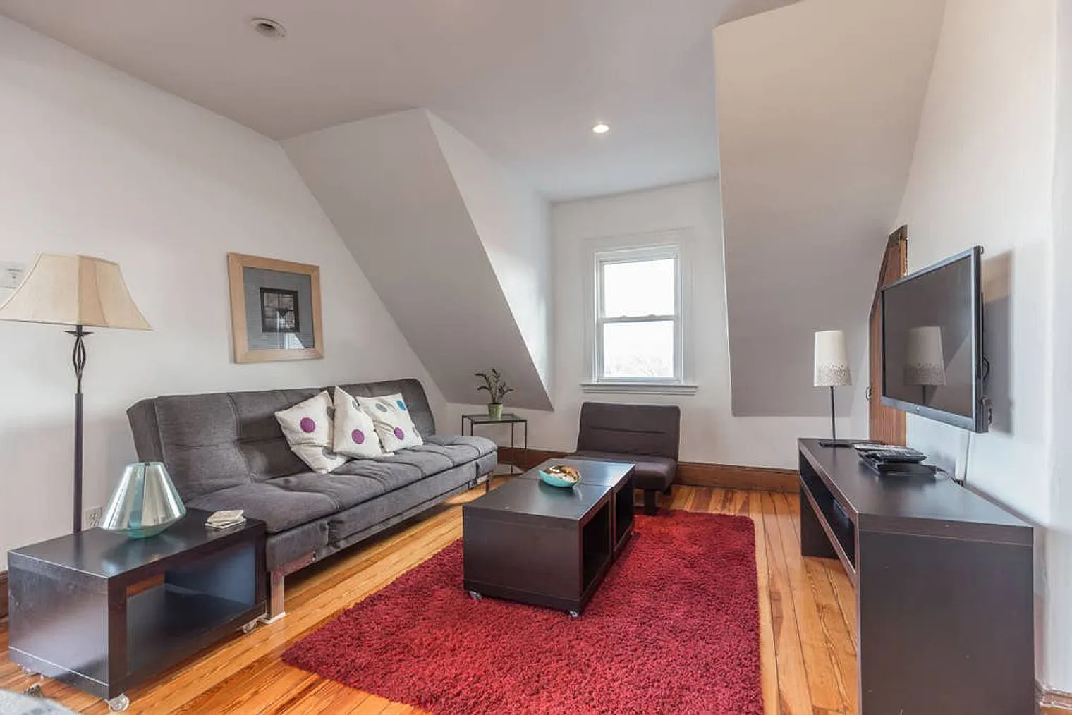 3 bed, 1.0 bath, $5,967 — Photo 1