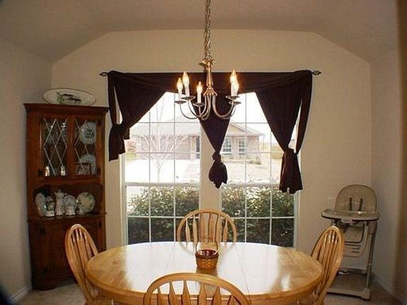 Separate formal dining room