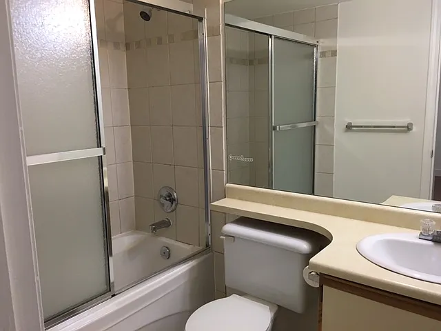 921 Thurlow St #303 — Photo 6