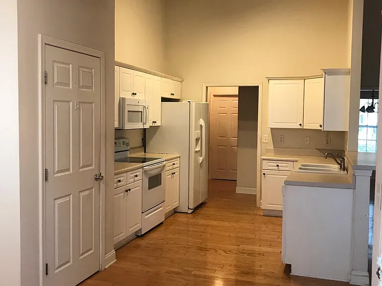 111 Grasmere Ct — Photo 4