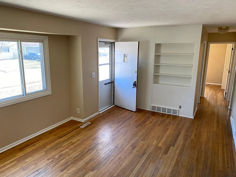 12217 Pedersen Dr — Photo 2