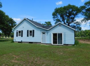 821 N Mill St, Lone Rock, WI 53556