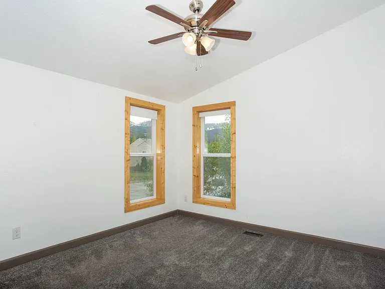 106 Reliance Dr — Photo 11