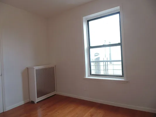 Rented by Rapid Realty Forest Hills | media 6