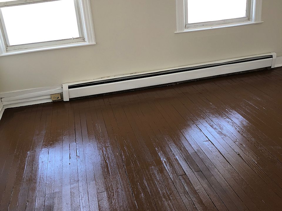 2nd image of 1409 D St NE