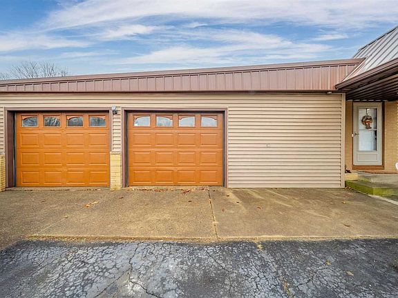 3rd image of 2136 N West Raintree Dr