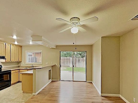 3rd image of 129 Clayton Cir