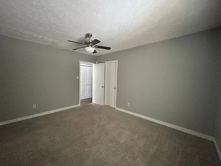 6466 Kelmscot Ct — Photo 19