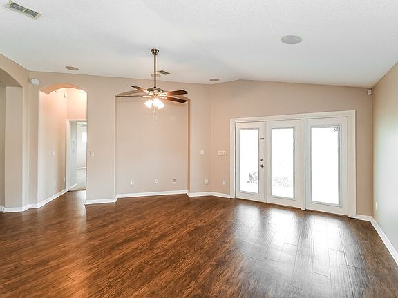 3rd image of 10189 Carriage House Ct