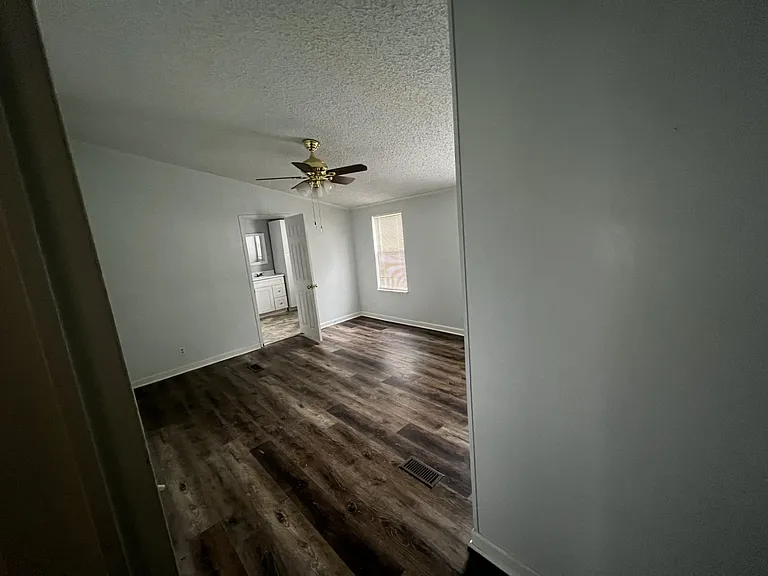 1098 Victory Ln — Photo 11