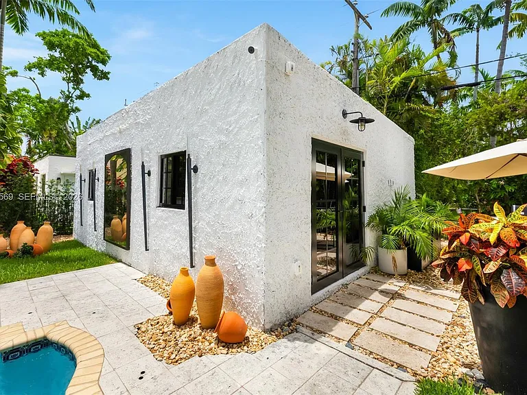 1225 Alhambra Cir — Photo 36