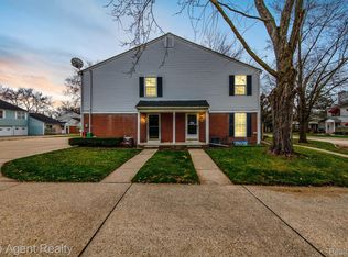 24696 N Meadow Dr, Harrison Township, MI 48045
