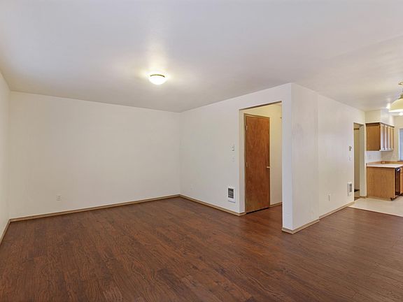 4th image of 7123 Rainier Dr