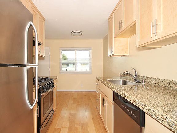 3rd image of 444 Ventura Ave APT 16