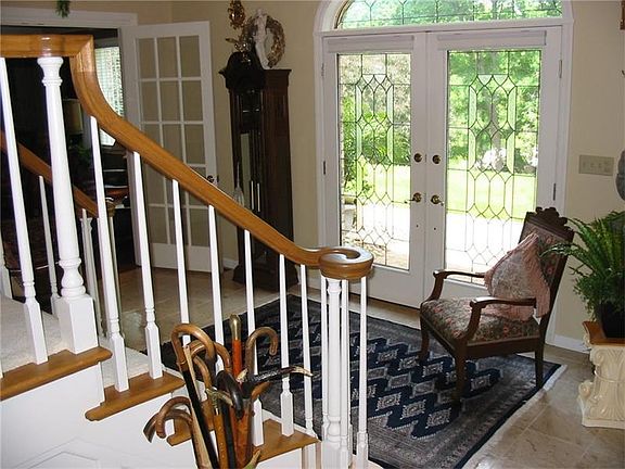 3rd image of 157 Farmington Pl