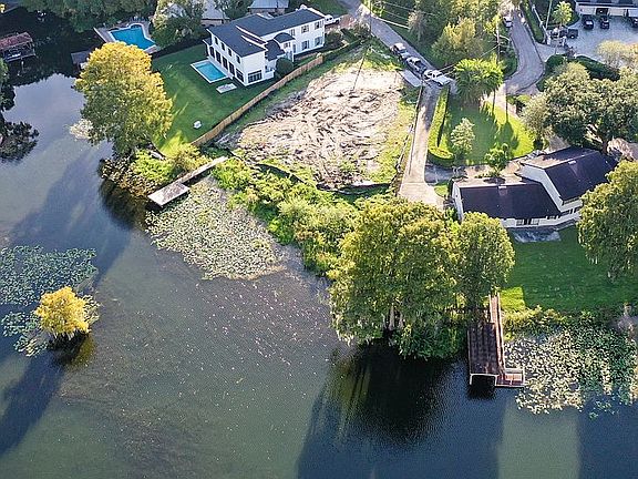 5th image of 300 Westwind Ct