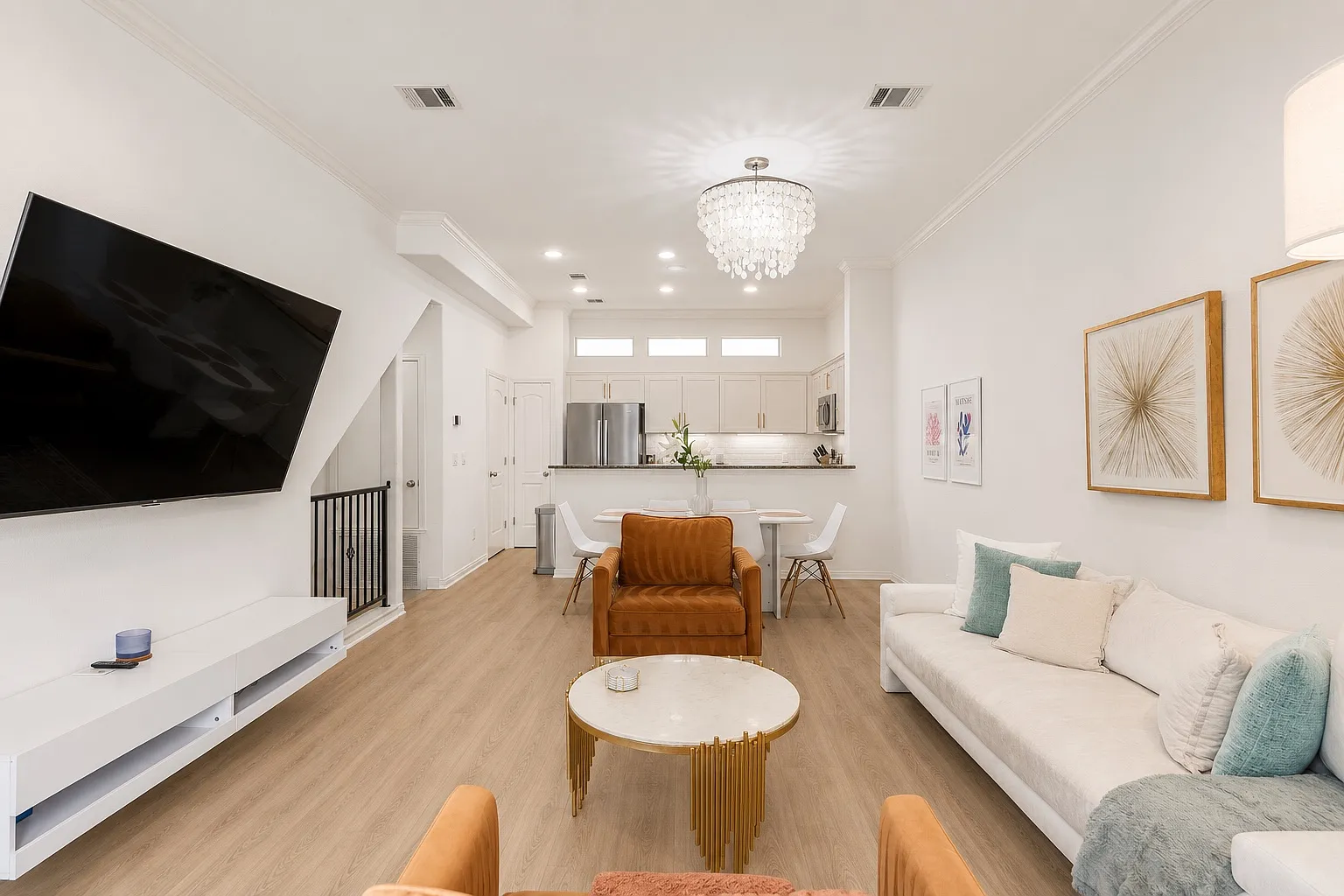 1115 Kinney Ave — Photo 1