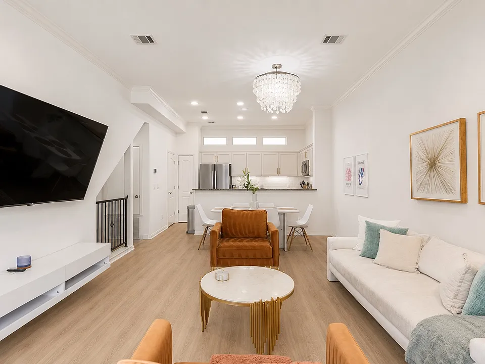1115 Kinney Ave #19