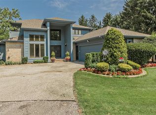 12 Longmeadow Ln, Beachwood, OH 44122