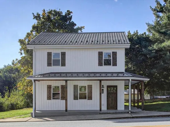 16 E Main St, Newburg, PA 17240