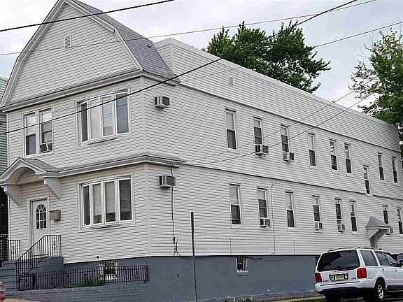 2nd image of 442 Bramhall Ave