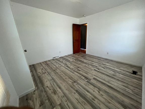 4th image of 5404 E Nine Mile Rd