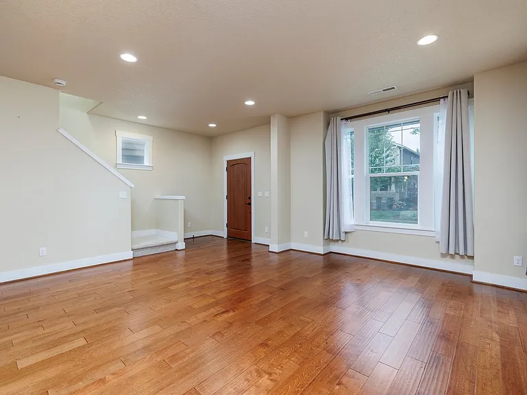 291 SW 204th Ter — Photo 11