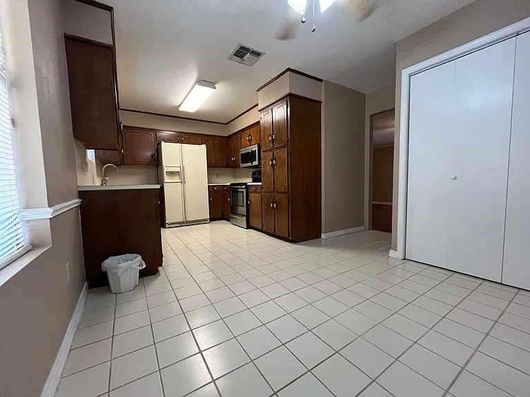3321 Colquitt Rd — Photo 9