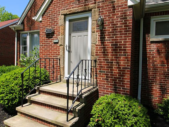 4th image of 28619 Gilchrist Dr