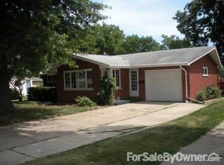 3805 82nd St, Urbandale, IA 50322
