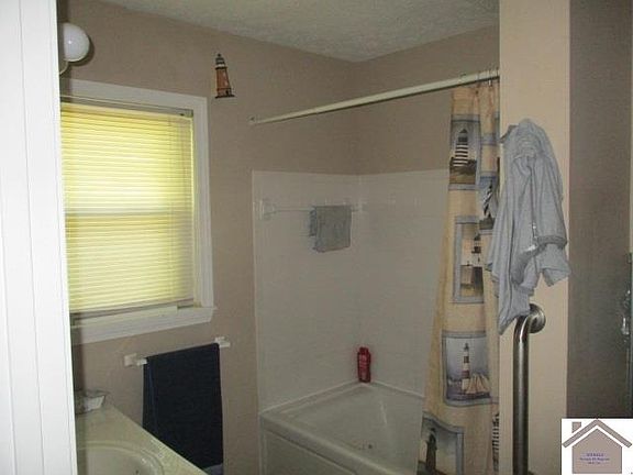 5th image of 176 Glendale Dr