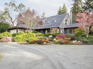 2574 Arbutus Rd, Saanich, BC V8N1W2