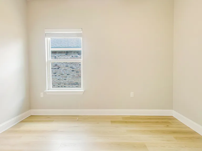 557 Valparaiso Pkwy — Photo 24