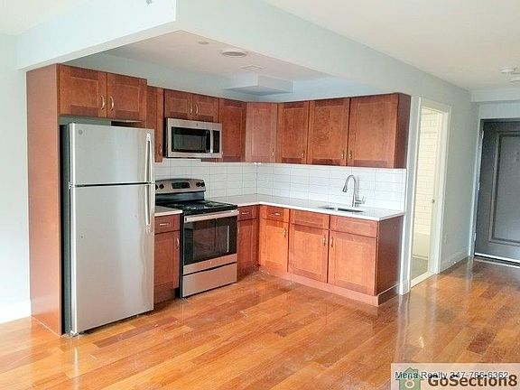 2nd image of 4229 Carpenter Ave #1R