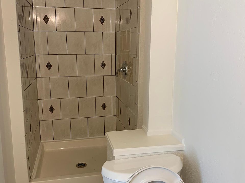 1st image of 250 E Market St