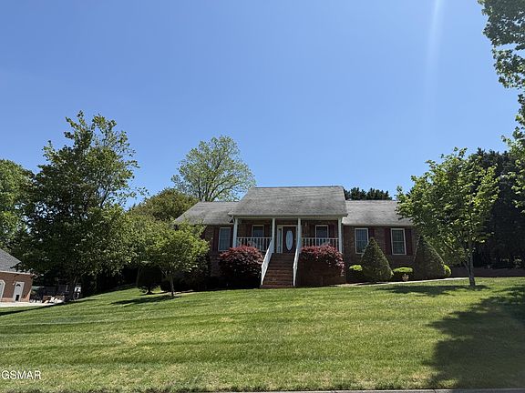 2nd image of 612 Rumble Wood Ln