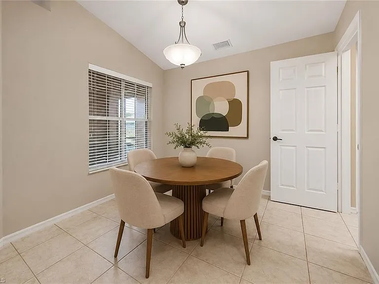 430 Saint Andrews Blvd #6 — Photo 7