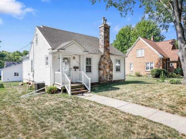 408 10th St, Baraboo, WI 53913