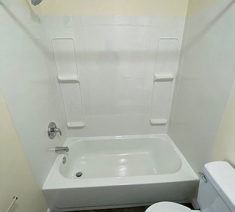 4th image of 156 Kelly Ave