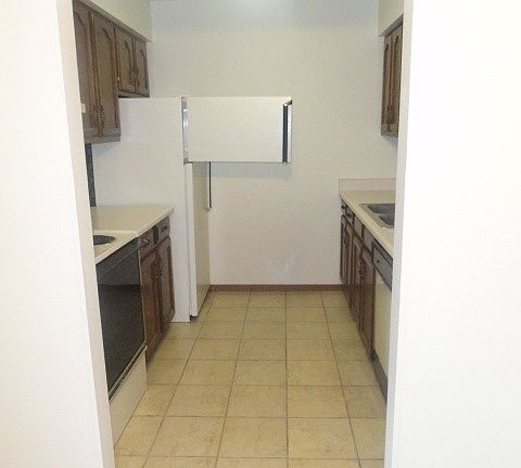 5th image of 920 Courtney Ln APT 12