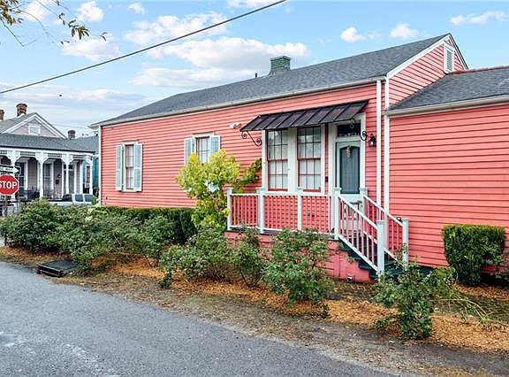 2nd image of 4938 Laurel St