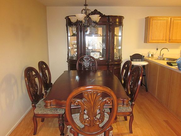 2nd image of 192 Colony Cir