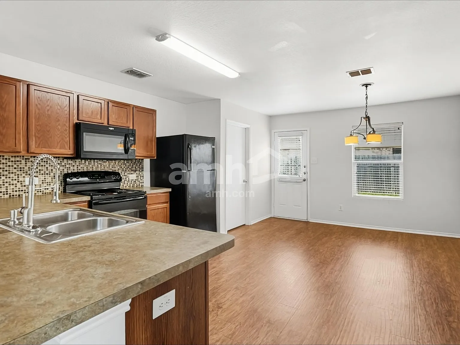4 bed, 2.0 bath, 1768 sqft, $2,420 — Photo 4