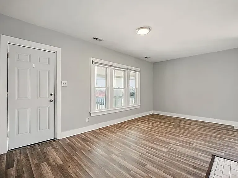 833 Lilley Ave — Photo 10