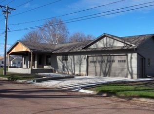 401 Pleasant St, Lakefield, MN 56150