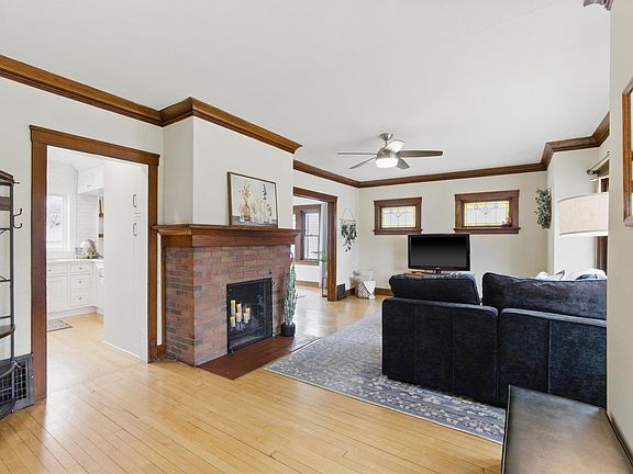 3rd image of 2031 E Wood Pl
