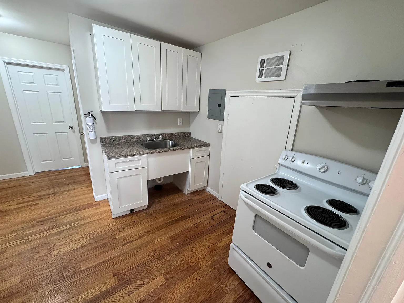 2 bed, 800 sqft, $1,750 — Photo 2