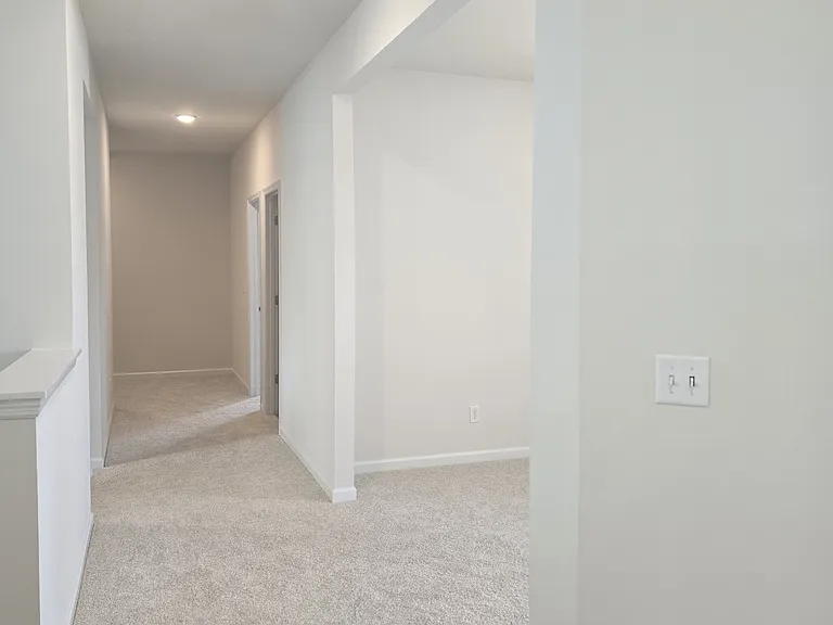 140 Sterling Dr — Photo 33