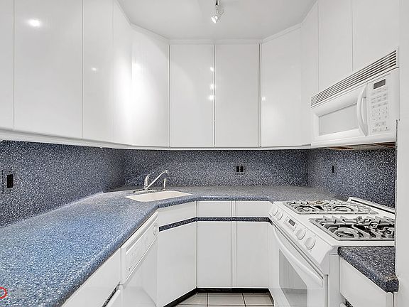 3rd image of 300 E 33rd St APT 20L